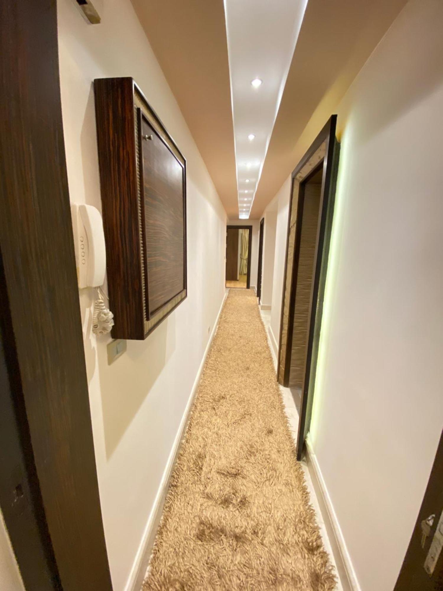 Luxury Apartment *